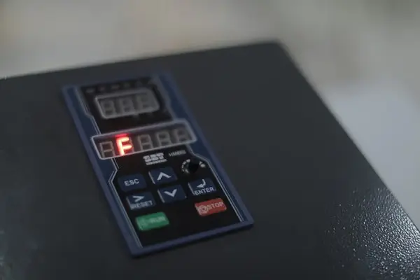 اینورتر چیست و چه کاربردی دارد